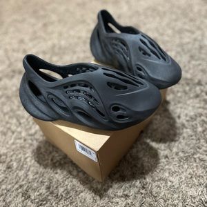Yeezy Onyx Foam Runner